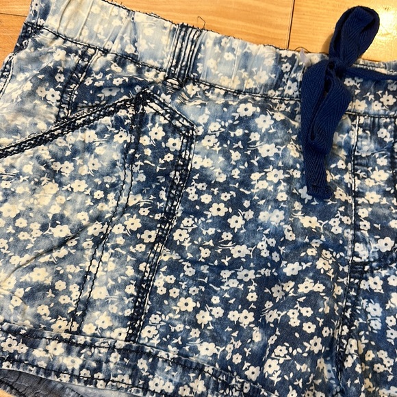 Mossimo shorts - Picture 2 of 8